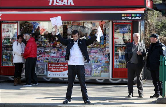 Muškarac prosvjedovao ispred šatora branitelja u Savskoj