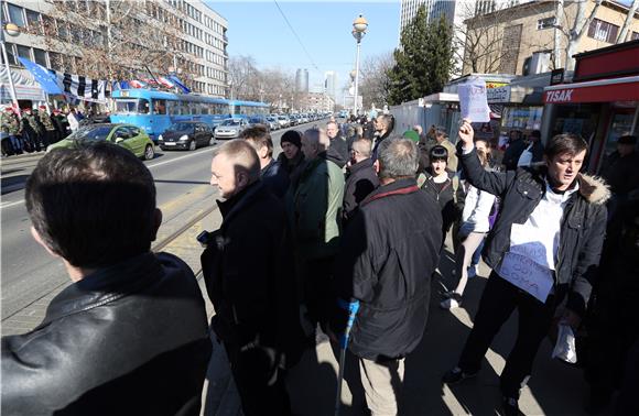 Muškarac prosvjedovao ispred šatora branitelja u Savskoj