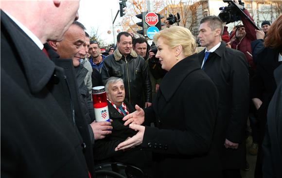 Kolinda Grabar Kitarović posjetila branitelje u Savskoj