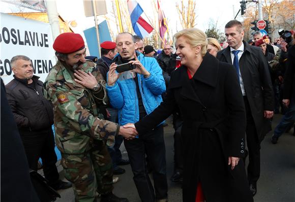 Kolinda Grabar Kitarović posjetila branitelje u Savskoj