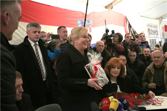 Kolinda Grabar Kitarović posjetila branitelje u Savskoj