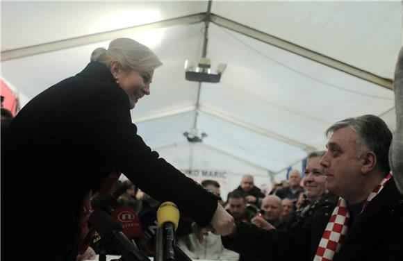 Kolinda Grabar Kitarović posjetila branitelje u Savskoj