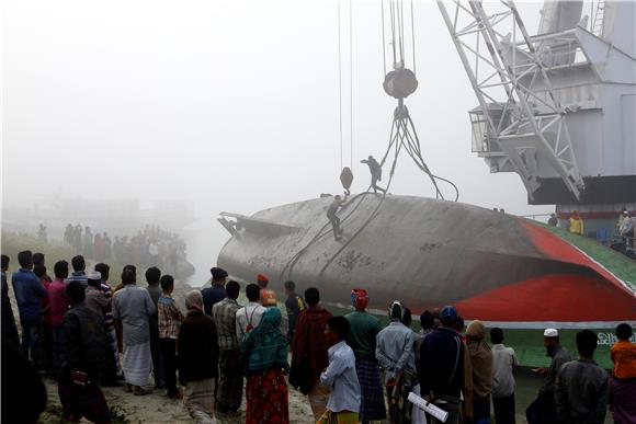 BANGLADESH FERRY CAPSIZE