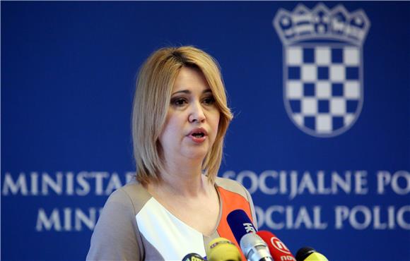 Konferencija za medije ministrice Opačić