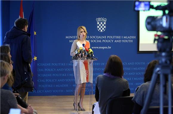 Konferencija za medije ministrice Opačić