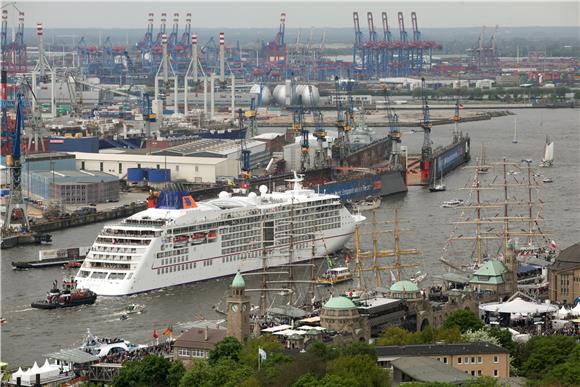 FILE GERMANY ECONOMY PORT OF HAMBURG