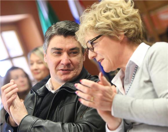 Milanović s članicama Foruma žena SDP-a