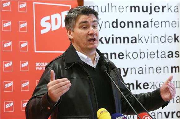 Milanović s članicama Foruma žena SDP-a