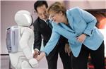 Merkel popričala s robotom