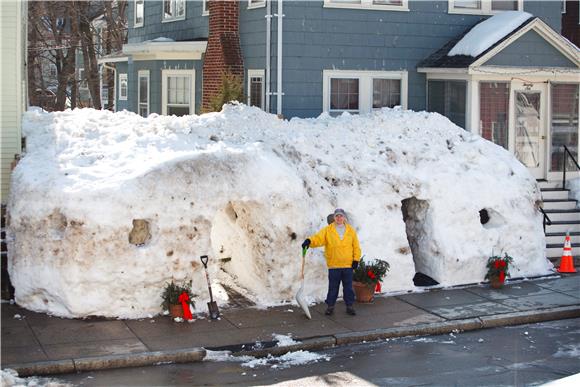 USA BOSTON SNOW FORT