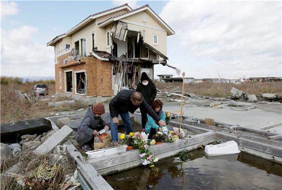 epaselect JAPAN EARTHQUAKE TSUNAMI ANNIVERSARY