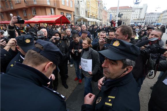 Okupljanje građana povodom prosvjeda u organizaciji pokreta Occupy Croatia 