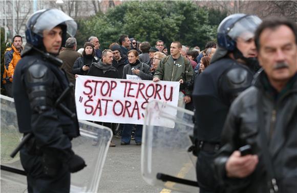 Policija zaustavila prosvjednike u Savskoj ulici