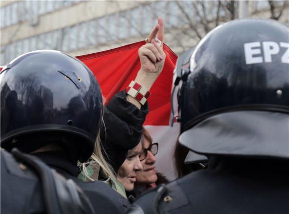 Branitelji se uputili pred stan premijera Milanovića