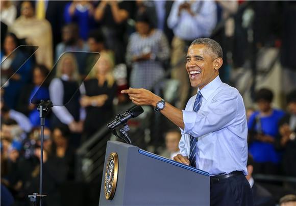 Obama se šalio na račun e-maila Hillary Clinton