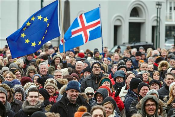 Veliki prosvjedi na Islandu zbog povlačenja kandidature za EU