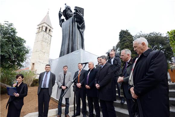 Otkriven obnovljeni spomenik Grguru Ninskom u Splitu i predstavljen projekt '3 Grgura' 