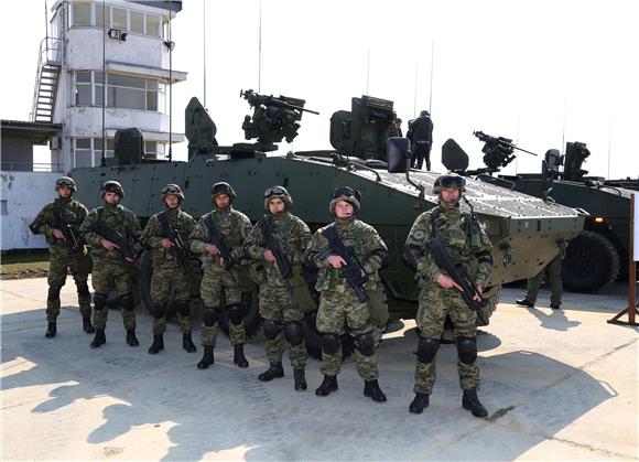 Na poligonu Gašinci održana prezentacija oklopnih vozila 