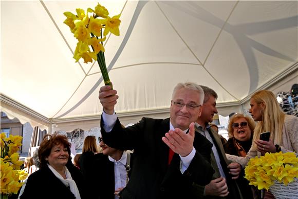 Josipović: uklanjanje Titove biste iz Ureda predsjednice nosi određenu političku poruku