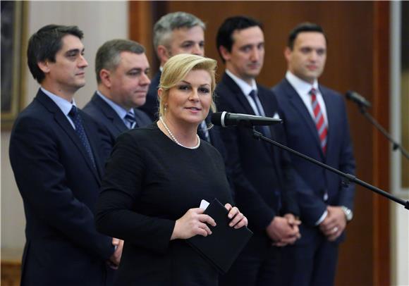 Predsjednica Grabar-Kitarović sa nogometnom reprezentacijom i čelnicima HNS-a