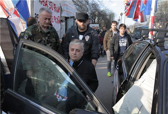 Muškarac prijetio da će se zapaliti u Savskoj 66