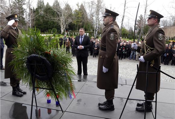 Na Mirogoju povodom Uskrsa odana počast žrtvama agresije na Hrvatsku