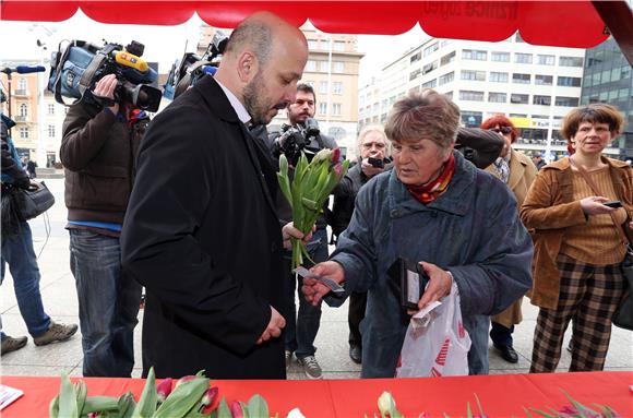 Humanitarna akcija Foruma žena SDP-a 'Omiljeni cvijet Ane Rukavine'