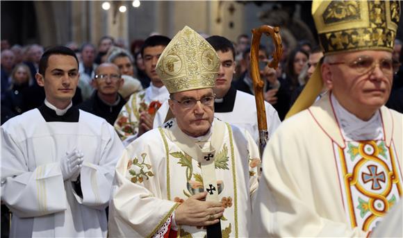 Bozanić predvodio Uskrsnu misu u zagrebačkoj katedrali