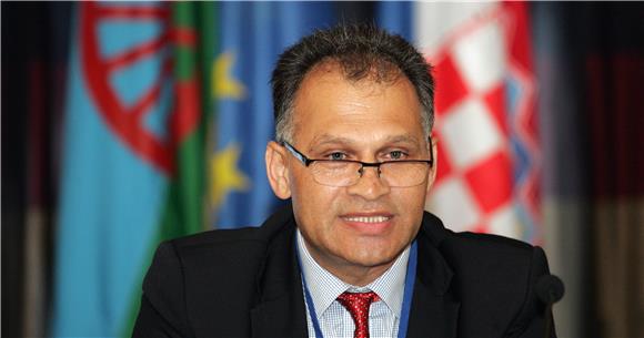 MP says status of Roma satisfactory, by no means excellent