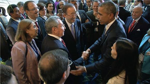 Obama i Castro rukovali su se na summitu u Panami