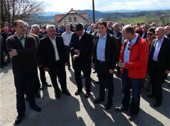 Premijer Milanović sudjelovao u manifestaciji 'Kostelska uskrsna pištola' 