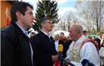 Premijer Milanović sudjelovao u manifestaciji 'Kostelska uskrsna pištola' 