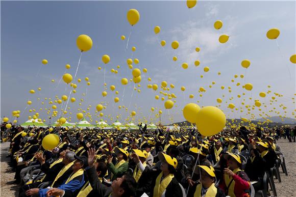 epaselect SOUTH KOREA FERRY ACCIDENT ONE YEAR ANNIVERSARY