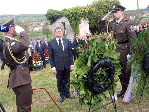 Bet Israel obilježio Jom Hašoa na židovskom groblju u Cerniku 