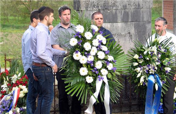 Bet Israel obilježio Jom Hašoa na židovskom groblju u Cerniku 