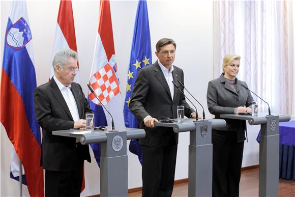 Konferencija za medije nakon trilateralnog sastanka Kitarović-Pahor-Fischer