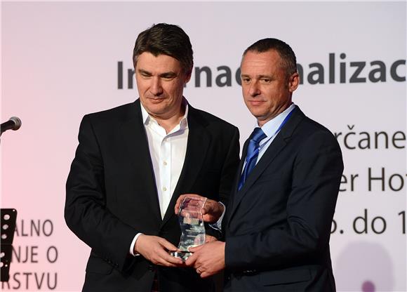 Premijer Milanović i ministri dodijelili nagrade najuspješnijim poduzetnicima 