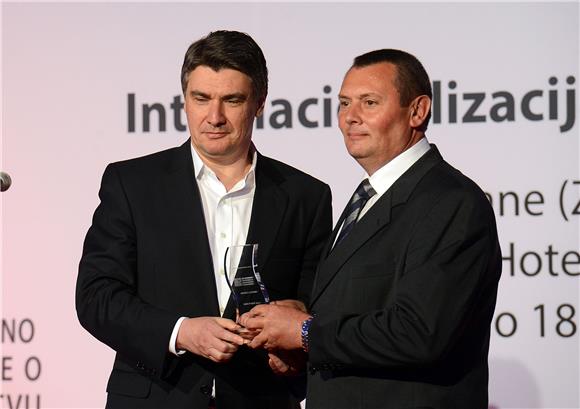 Premijer Milanović i ministri dodijelili nagrade najuspješnijim poduzetnicima 