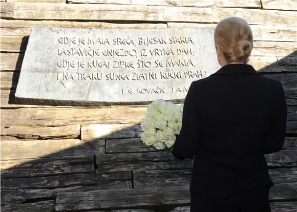 Predsjednica Republike posjetila Spomen područje Jasenovac 