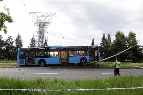 Zagreb: ZET-ov autobus udario u stup, ozlijeđeno više osoba 