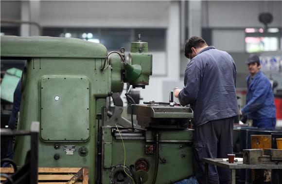 Analysts forecast rise in industrial output in March