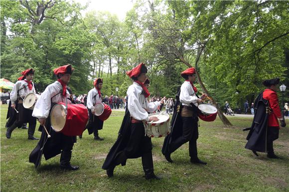 Predstavljanje vojnog bubnjarskog orkestra Počasne satnije kravat pukovnije