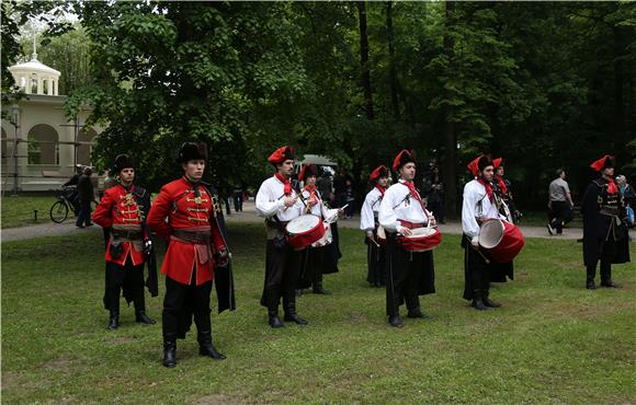 Predstavljanje vojnog bubnjarskog orkestra Počasne satnije kravat pukovnije