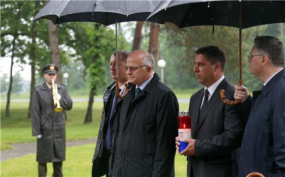 Predsjednik Hrvatskog sabora Leko položio vijenac u Teznom