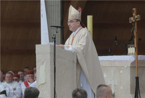 Zagreb archbishop says horrible massacres are what Croatia remembers about May 1945