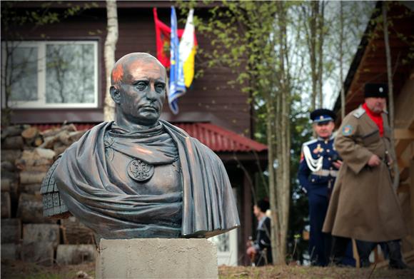 RUSSIA SCULPTURE PUTIN BUST