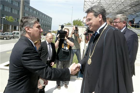 Premijer Milanović nazočio svečanoj sjednici Senata povodom Dana Sveučilišta u Rijeci 