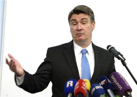 Premijer Milanović nazočio svečanoj sjednici Senata povodom Dana Sveučilišta u Rijeci 