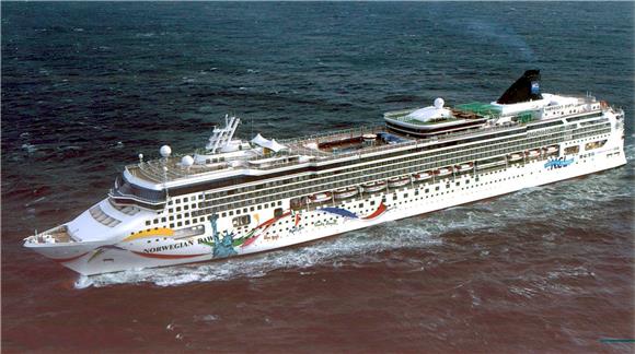 FILE AT SEA BERMUDA CRUISE SHIP STRANDED