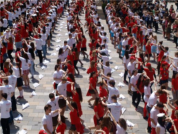 Varaždinski maturanti plesali 'quadrillu'